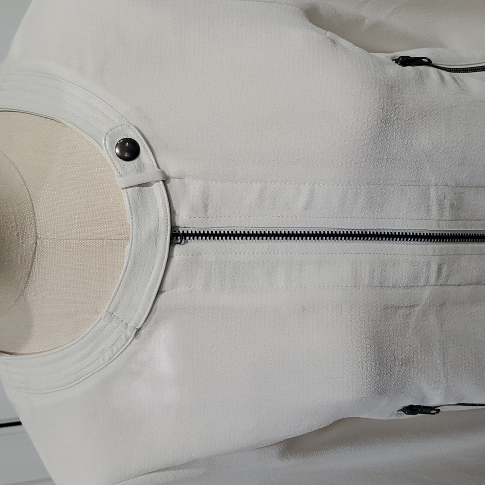 NEW Women's Lightweight White Jacket Size Small - Picture 4 of 10